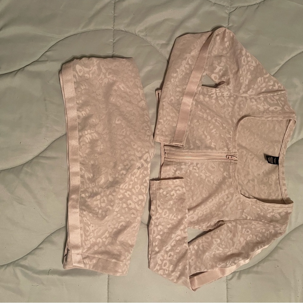 Victoria's Secret Light Pink Zip-Front Active Crop Top & workout Set